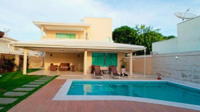 Casa com 5 Quartos e área gourmet em condomínio